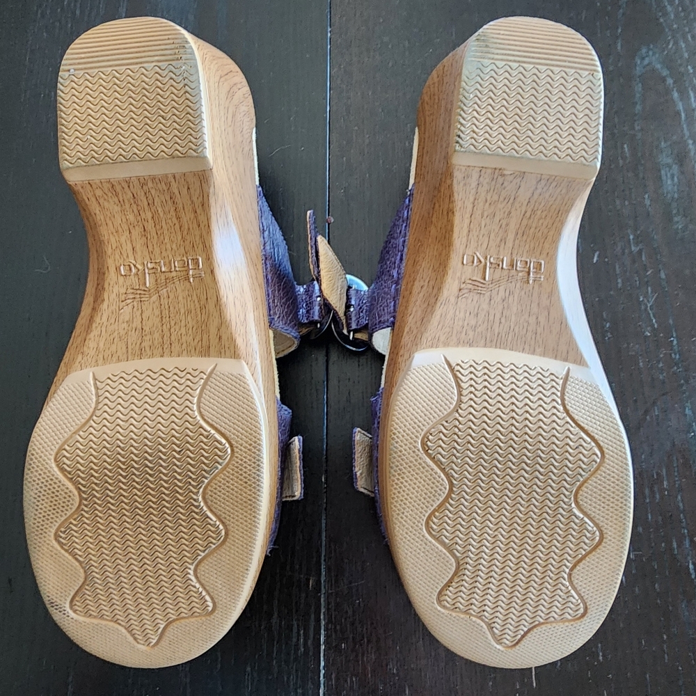 Gorgeous Purple Dansko Genuine Leather Two Strap Clogs Sandals 39 Boho Chic - Picture 7 of 13